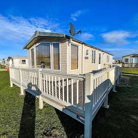 Lovely Caravan With Spacious Decking At North Denes In Suffolk, Ref 40134Nd Lowestoft Luaran gambar