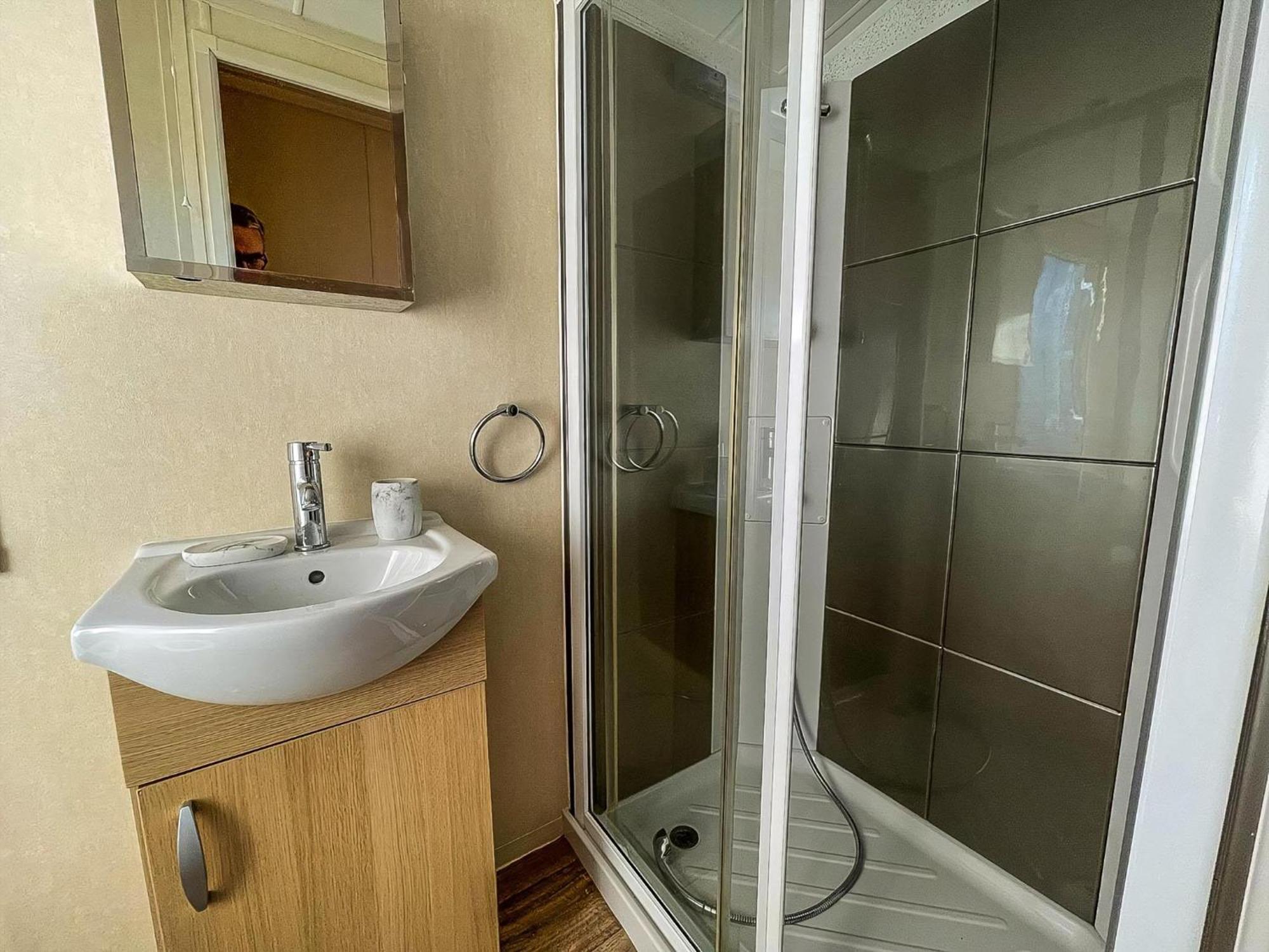 Lovely Caravan With Spacious Decking At North Denes In Suffolk, Ref 40134Nd Lowestoft Luaran gambar