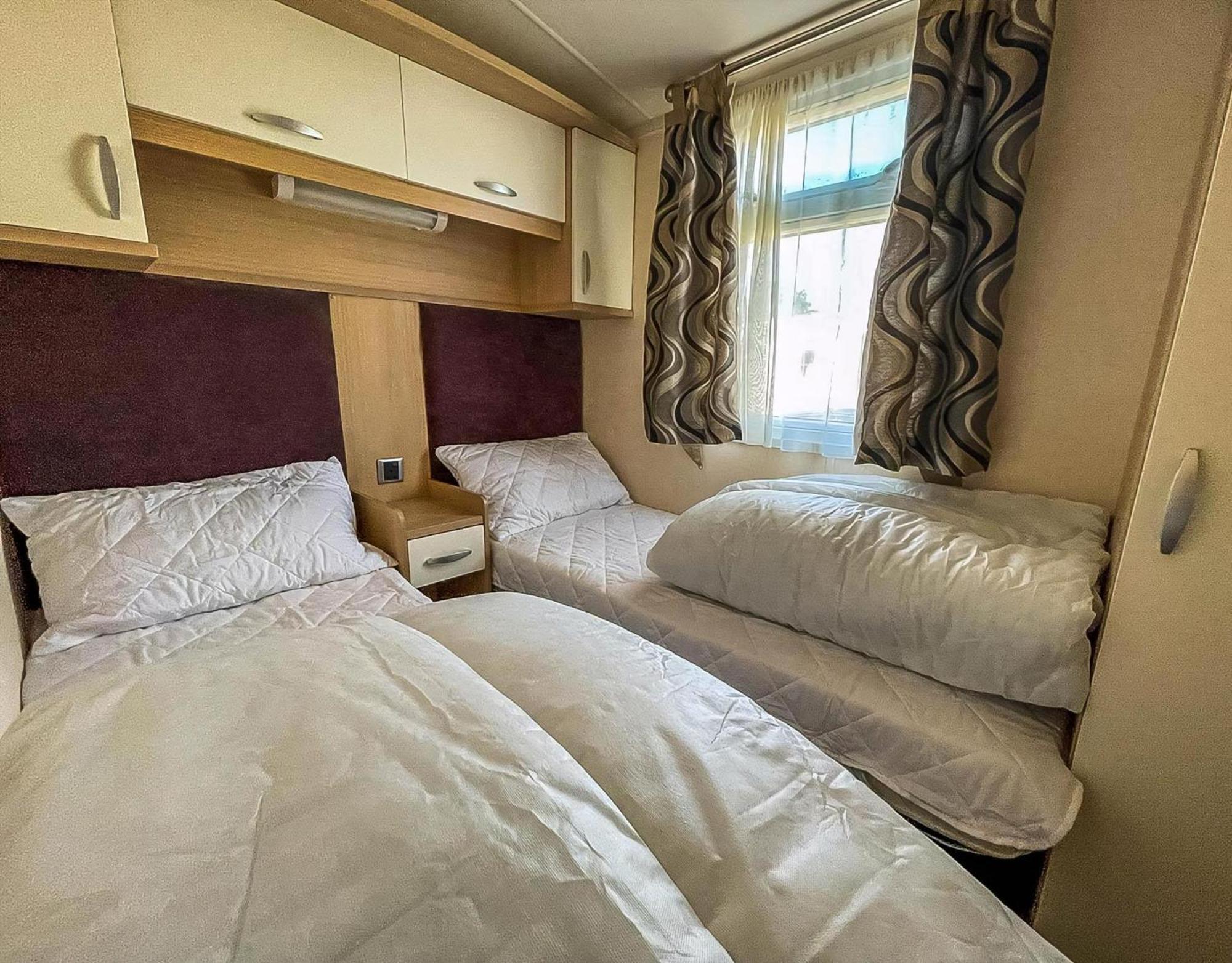 Lovely Caravan With Spacious Decking At North Denes In Suffolk, Ref 40134Nd Lowestoft Luaran gambar