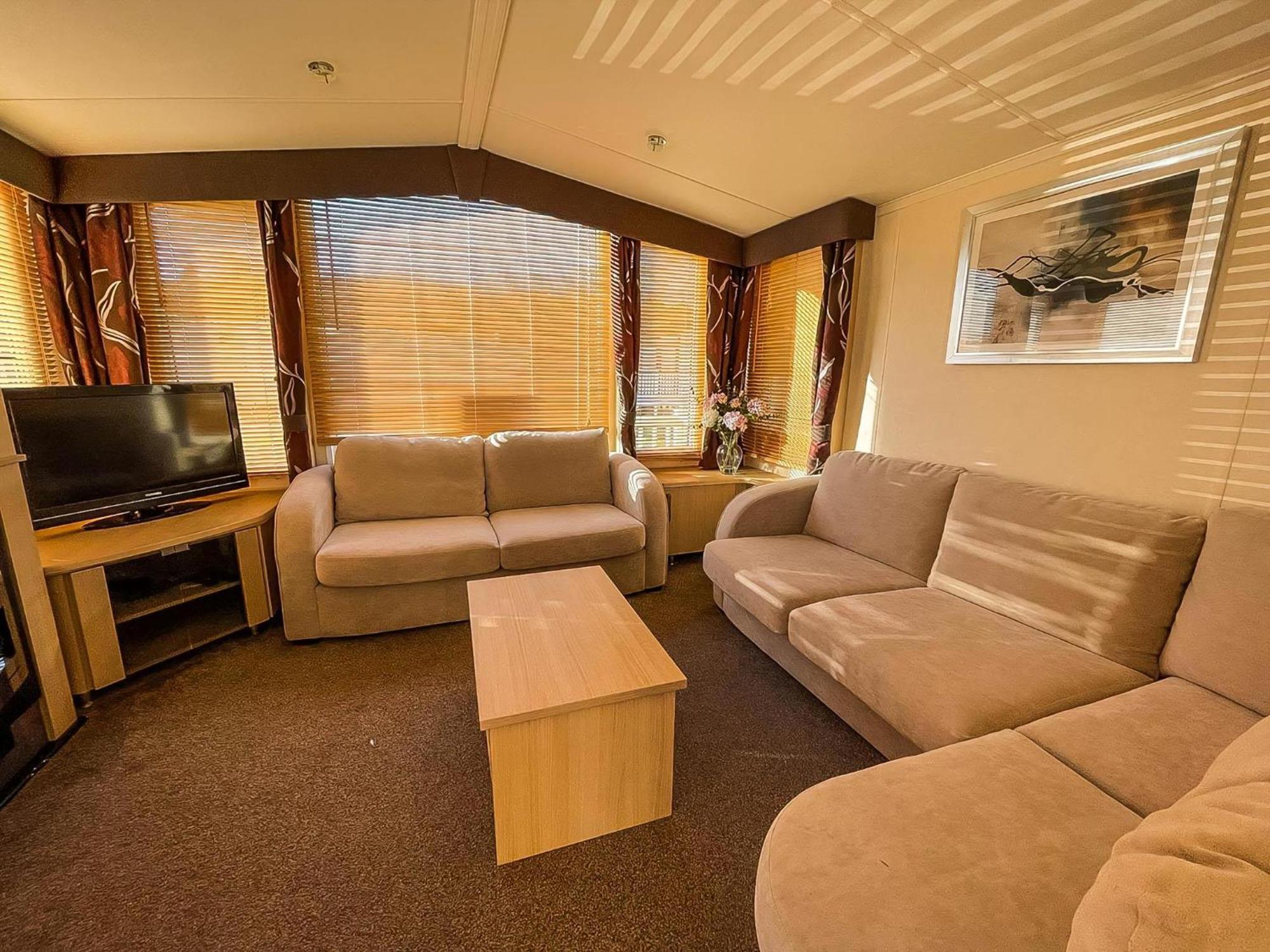 Lovely Caravan With Spacious Decking At North Denes In Suffolk, Ref 40134Nd Lowestoft Luaran gambar